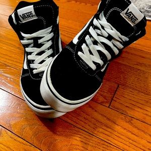 Kids Vans hightop, size 4.5 . Good condition see pics